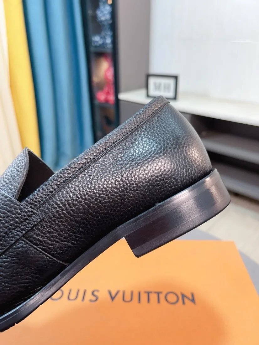 Men's men's shoes 💰500🌸🌸 [Louis Vuitton (LV)] High-end business formal leather shoes 🍀 luxurious and elegant style, both practicality and style, professional focus on details and quality, counter original 1⃣️: 1⃣️ ultra-accurate reproduction 👍🏻! Material: The upper is made of imported original calfskin➕imported Italian cowhide leather. Original anti-slip and wear-resistant outsole! Code number: 38--44 (45 customized)